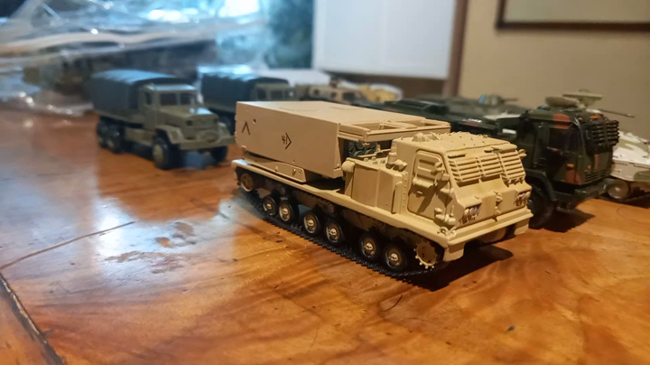 1: 72 Scale Diecast Military Model M270 MLRS Multiple Launch